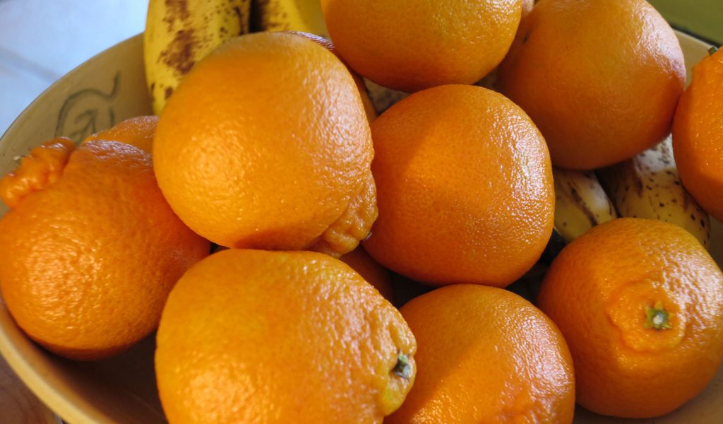 A bowl of Oranges